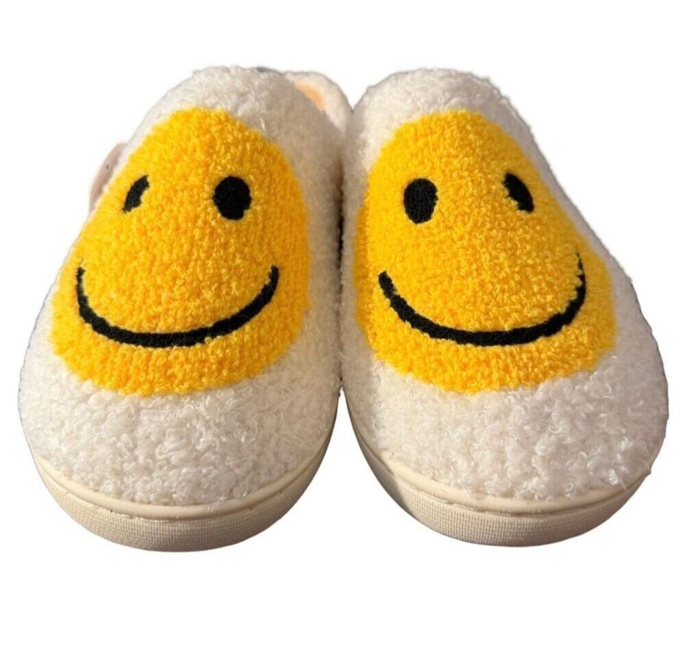 NWT Sugar & Spice Women's Happy Face Plush Slippers White/Yellow Size M (7-8)